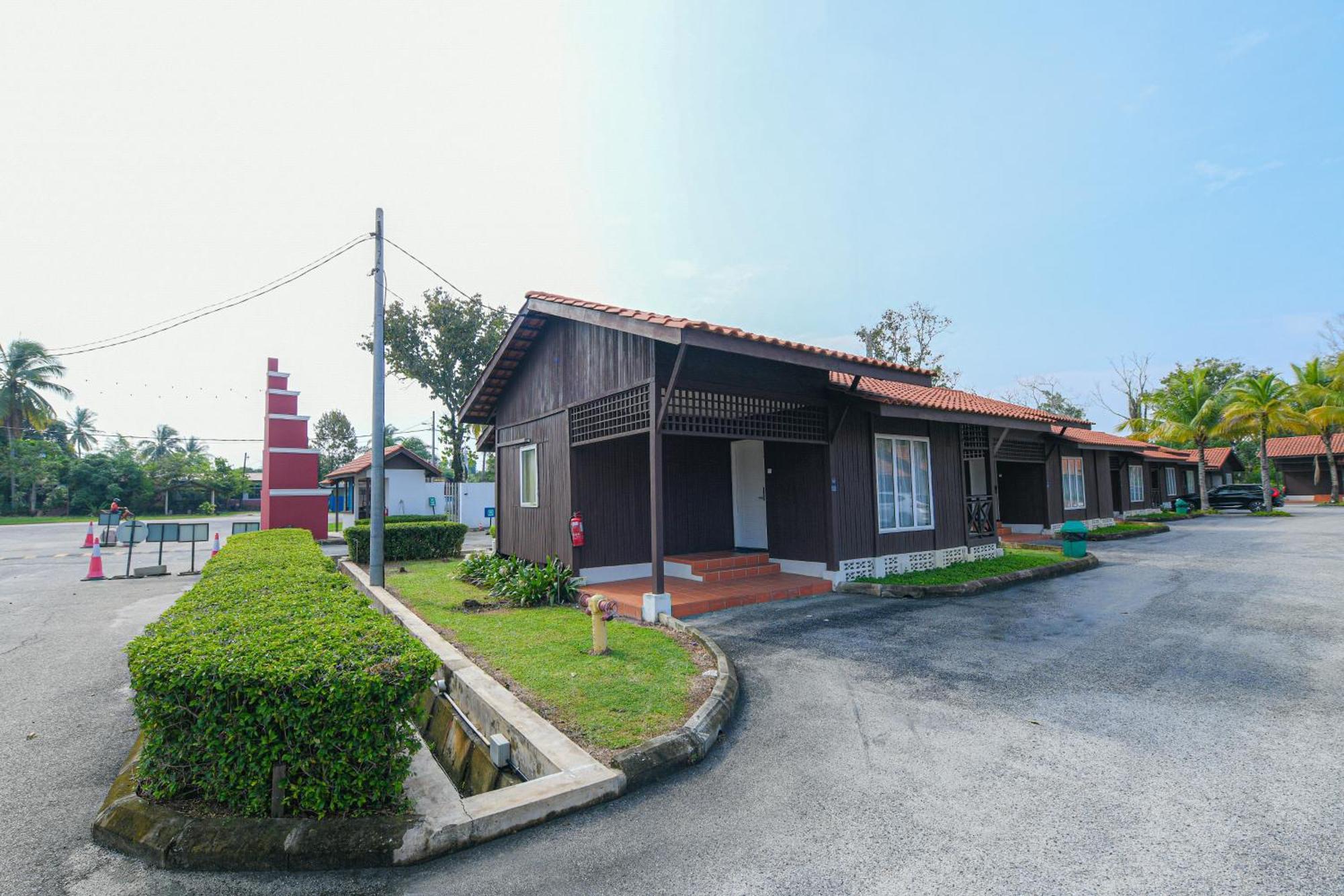 Adena Hotel 3*