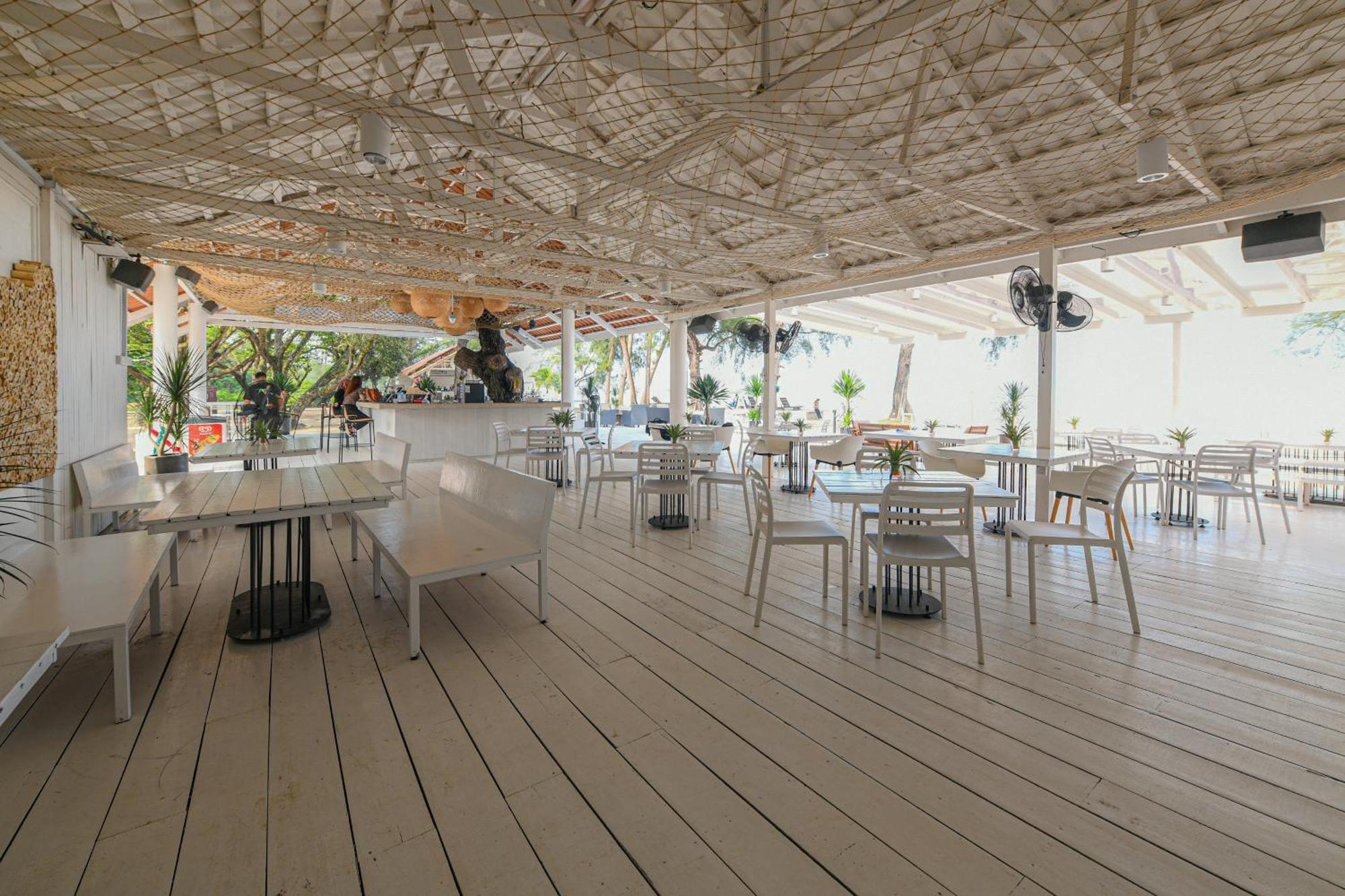 Hotel Adena