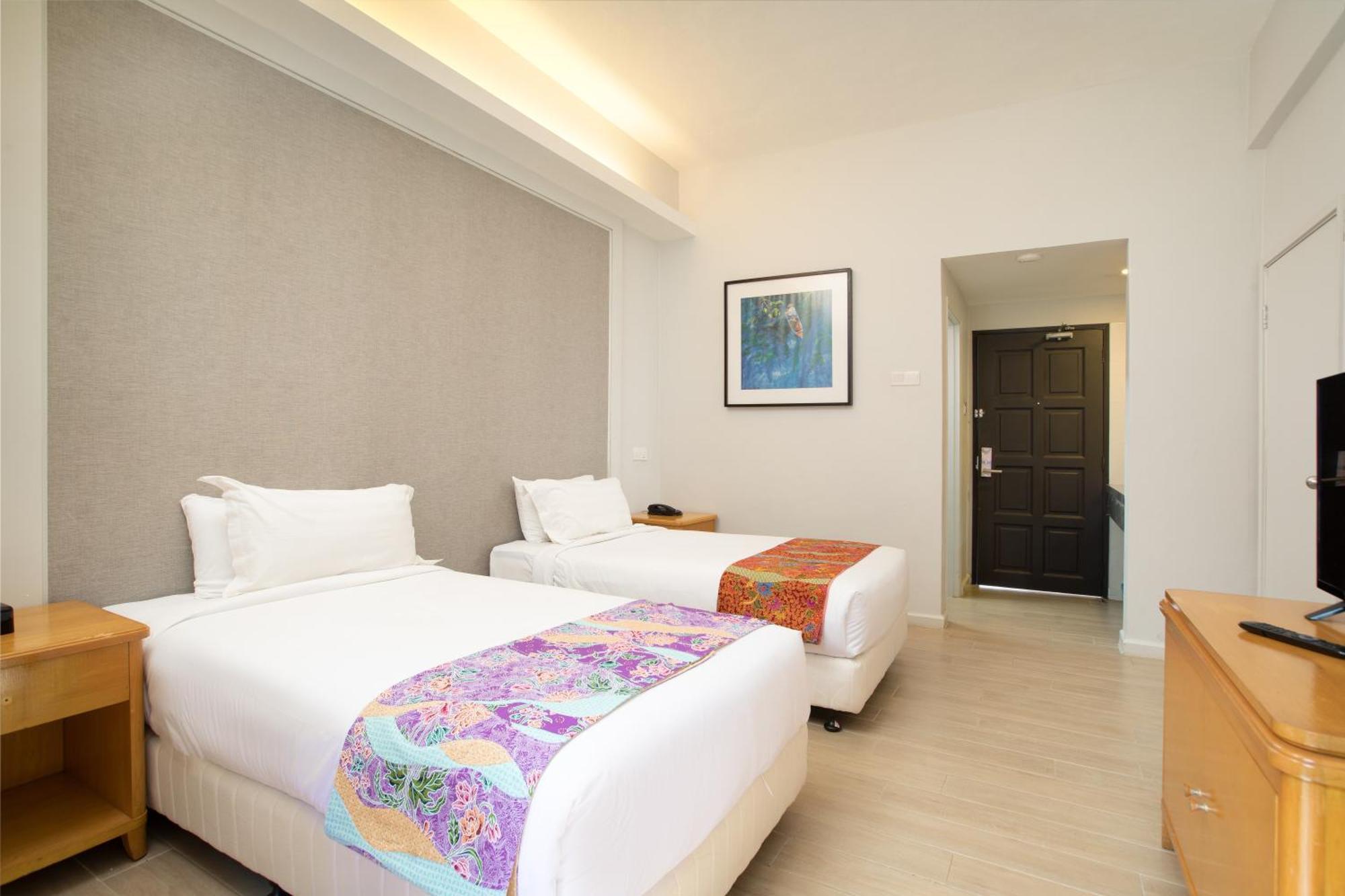 Adena Hotel 3*