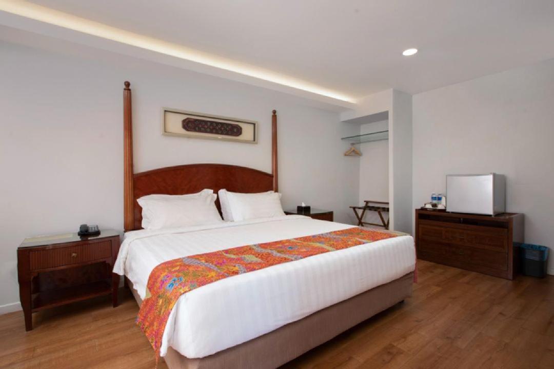 Hotel Adena