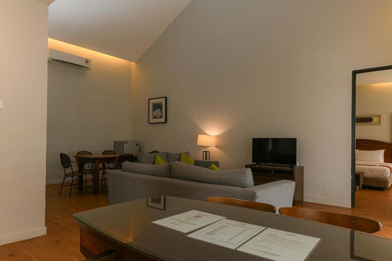 Hotel Adena